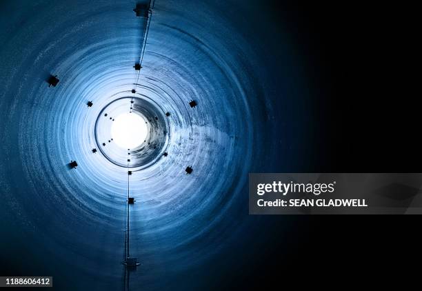 steel tubing - subterrâneo imagens e fotografias de stock