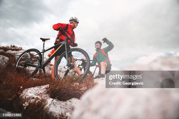 ciclismo in montagna - georgijevic mountain biker foto e immagini stock