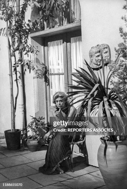 Melina Mercouri sur le tournage du film 'Phedre' en 1961 à Hydra en Grèce.