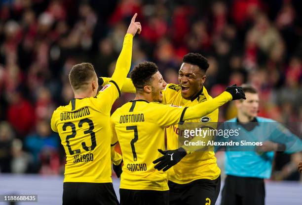 Jadon Sancho of Borussia Dortmund celebrates after scoring the goal to the 0:2 during the Bundesliga match between 1. FSV Mainz 05 and Borussia...