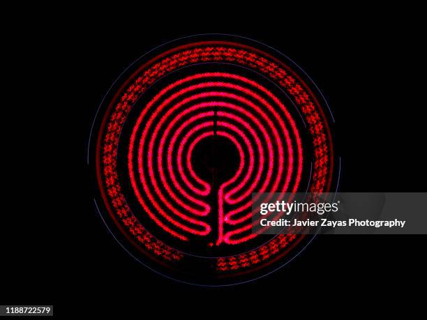 directly avobe view of heated ceramic stove top - keramische plaat stockfoto's en -beelden