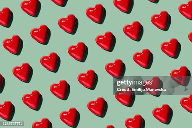 red hearts background - candy hearts stockfoto's en -beelden