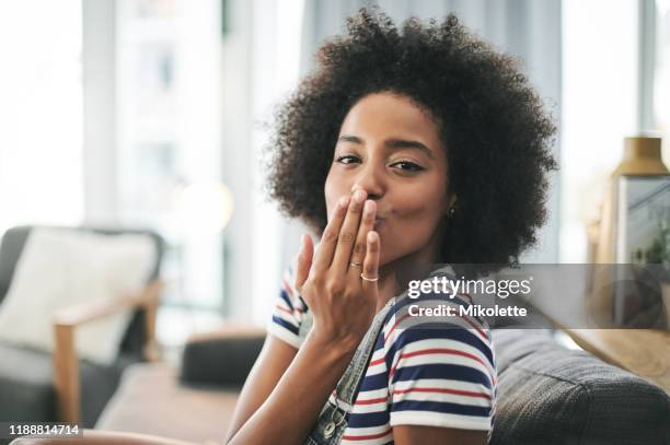 het comfort van thuis - blowing a kiss stockfoto's en -beelden