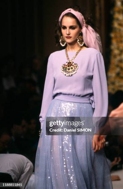 Défilé Chanel, Prêt-à-Porter, collection Printemps/été 1983 à Paris en octobre 1982, France.