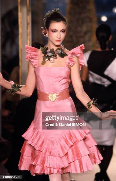 Défilé Christian Dior, Prêt-à-Porter, collection Automne/hiver 1983 à Paris en janvier 1983, France.