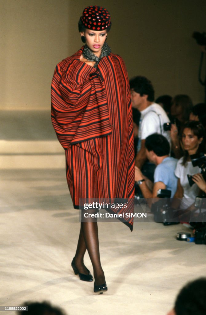 Défilé Lanvin, Haute-Couture, collection Automne/hiver 1982 à Paris ...