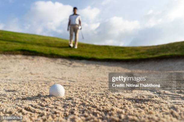 golf and sport - bunker campo da golf - fotografias e filmes do acervo