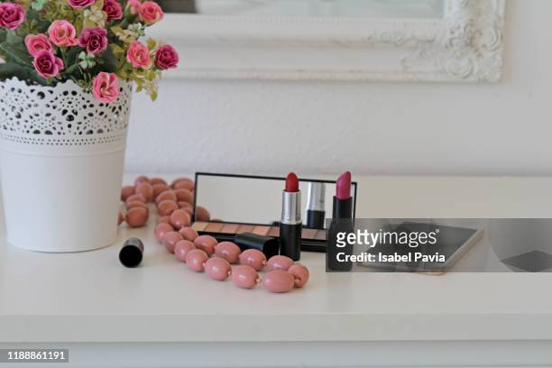 make-up accessories on dressing table - pink vanity stock pictures, royalty-free photos & images