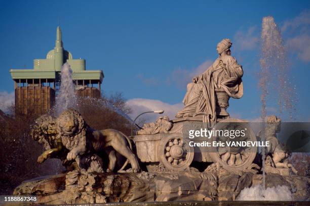 La fontaine Place de Cybèle à Madrid, Espagne en avril 1998.