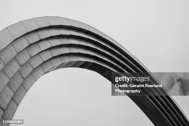 people's friendship arch in kiev - anticommunist stock pictures, royalty-free photos & images