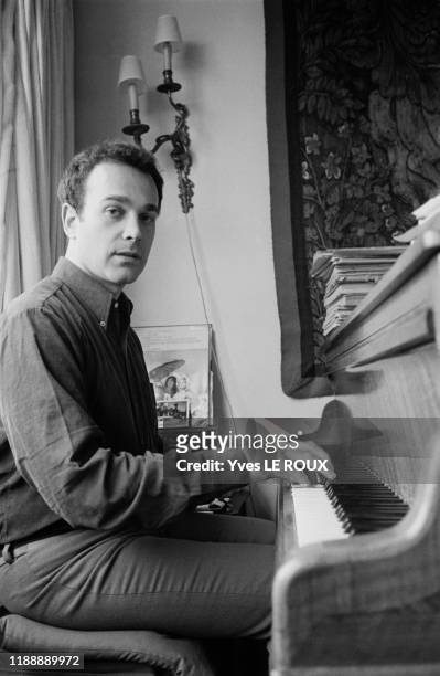 Le pianiste français Claude Kahn à Paris en mars 1969, France.