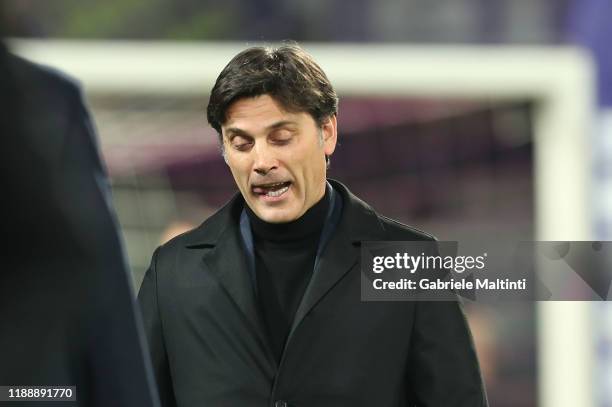 Vincenzo Montella manager of ACF Fiorentina reacts during the Serie A match between ACF Fiorentina and FC Internazionale at Stadio Artemio Franchi on...