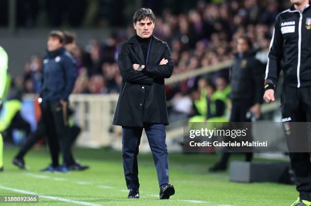Vincenzo Montella manager of ACF Fiorentina looks on during the Serie A match between ACF Fiorentina and FC Internazionale at Stadio Artemio Franchi...