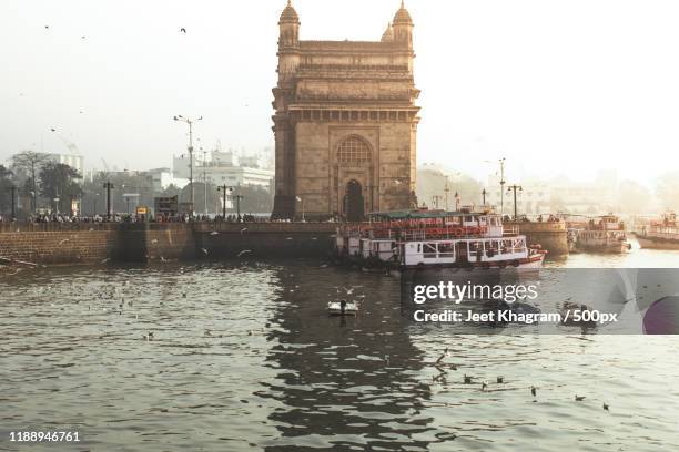 gateway of india, mumbai, maharashtra, india - mumbai local stock pictures, royalty-free photos & images