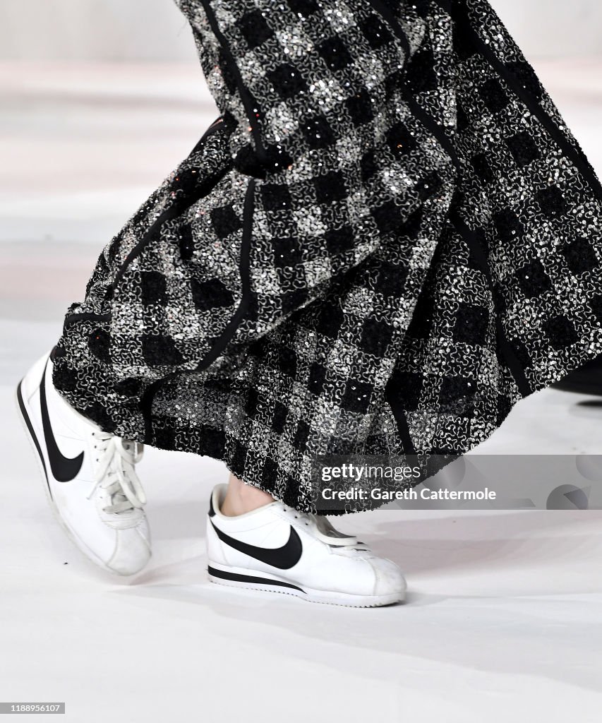Draad biologie Terzijde Kristen Stewart, Nike shoe detail, attends the "Charlies Angels" UK... News  Photo - Getty Images