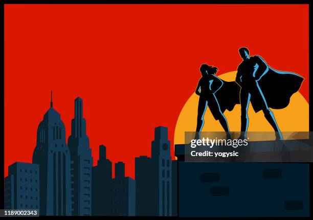 stockillustraties, clipart, cartoons en iconen met vector superheld paar silhouet staande op de top van het dak met skyline achtergrond - vintage cityscapes