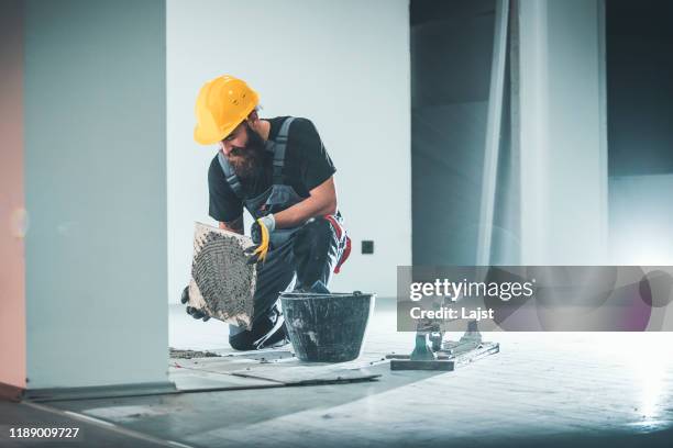 laying a tile floor - flooring contractor stock pictures, royalty-free photos & images