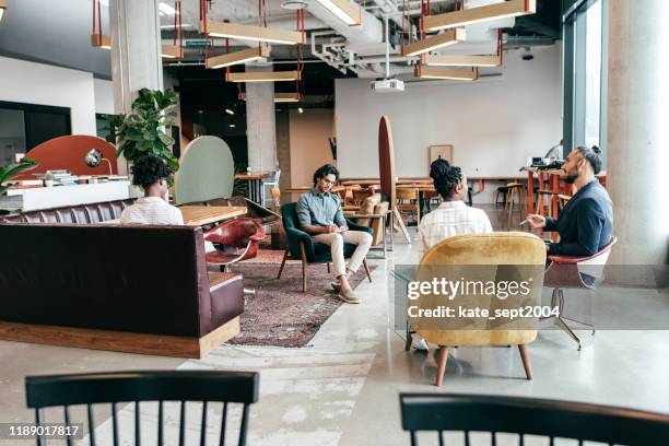 stappen die je moet nemen om echt inclusief te worden op het werk - co working space stockfoto's en -beelden