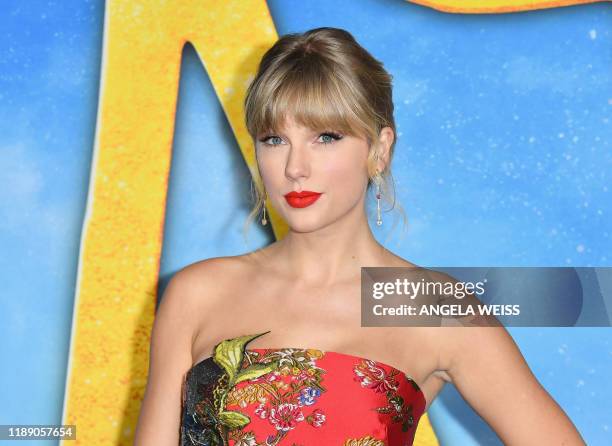 Singer Taylor Swift arrives for Universal Pictures' world premiere of "Cats" at Alice Tully Hall on December 16, 2019 in New York City.