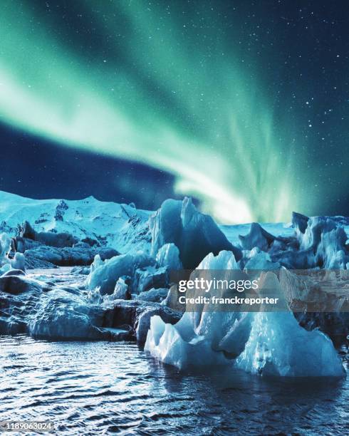 ヤクルサルロンのアイスランドのオーロラボレアリス - jokulsarlon lagoon ストックフォトと画像