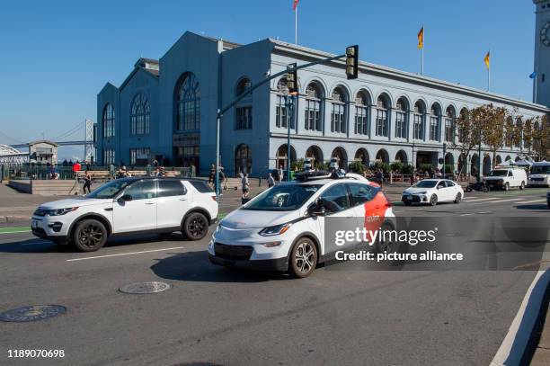 November 2019, US, San Francisco: A robot car of the General Motors subsidiary Cruise is on a test drive. Photo: Andrej Sokolow/dpa