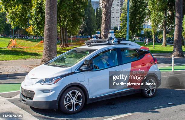 November 2019, US, San Francisco: A robot car of the General Motors subsidiary Cruise is on a test drive. Photo: Andrej Sokolow/dpa