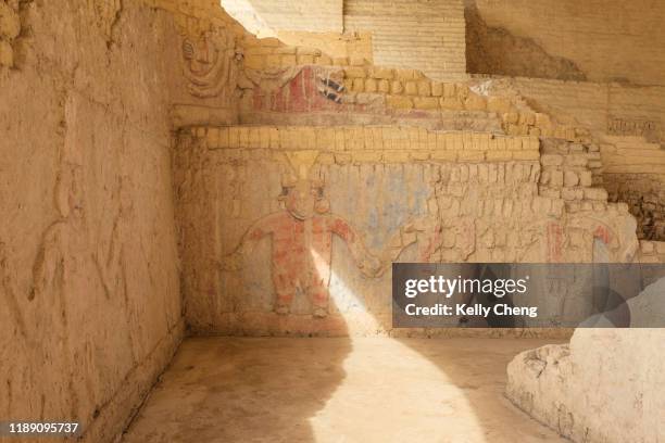 el brujo archaeological complex - precolombino fotografías e imágenes de stock