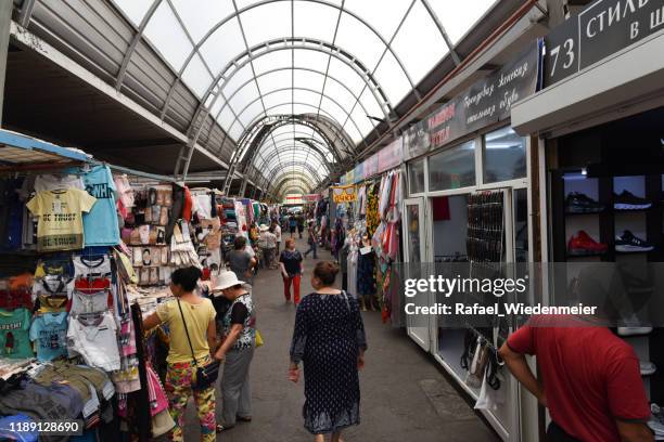 groene bazaar-kok bazar - city life in almaty stockfoto's en -beelden