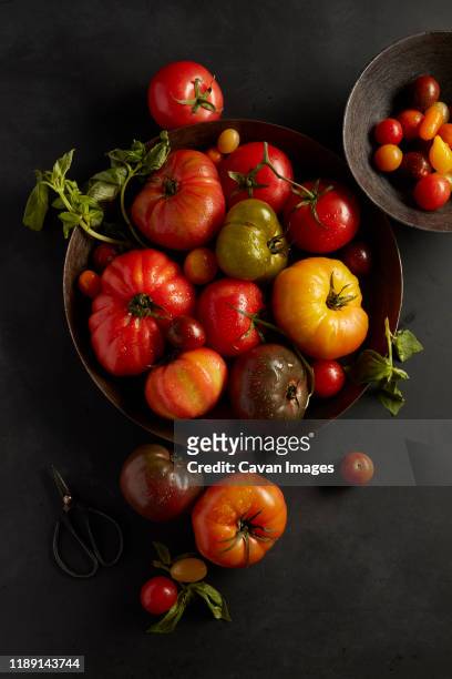 fresh heirloom tomatoes - grapevine texas stock pictures, royalty-free photos & images
