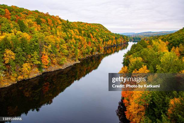 view from the the french king bridge in gill, massachusetts - connecticut river stock pictures, royalty-free photos & images