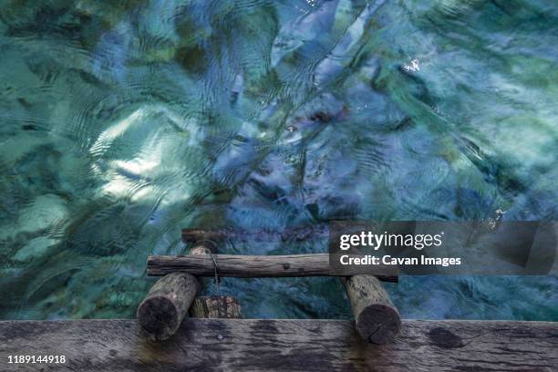 greenish water of formiga waterfall - jalapao staatspark stock-fotos und bilder