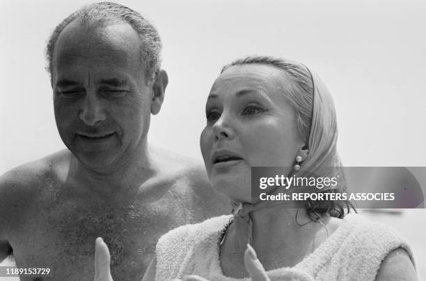 Zsa Zsa Gabor et son mari Herbert Hutner en vacances sur la Côte d'Azur le 20 juillet 1964, France.