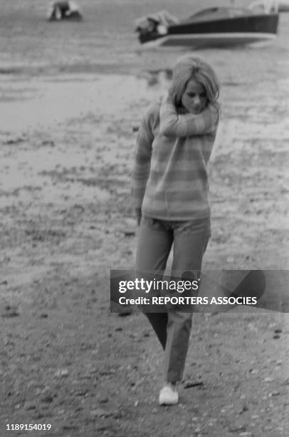 Actrice américaine Jane Fonda sur la plage de Saint-Jean-Cap-Ferrat le 6 septembre 1965, France.