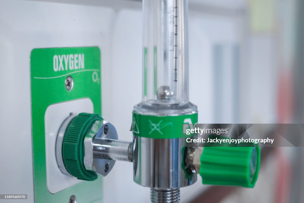 O2 Reader Hospital Oxygen Flow Meter In Hospital Room High-Res Stock Photo - Getty Images