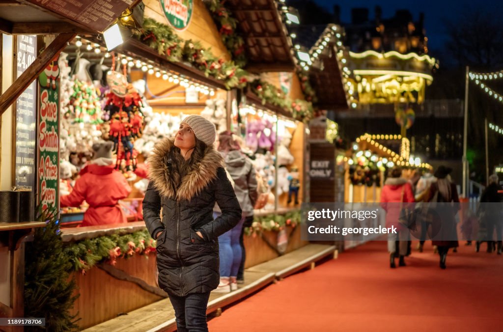 Weihnachtsmarktstände durchstöbern