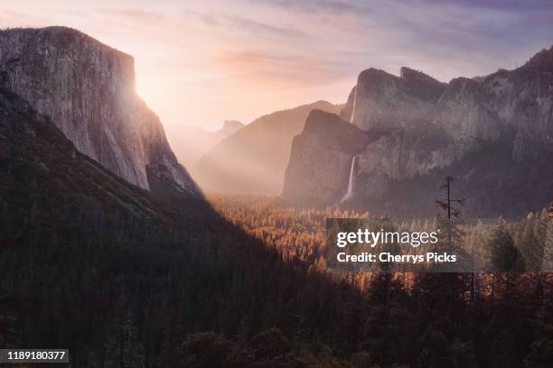 tunnel view - yosemite national park fotografías e imágenes de stock