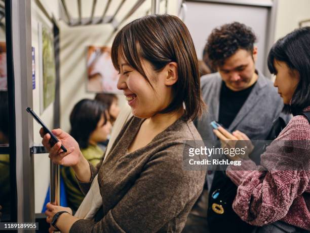 drukke japanse metro trein - crowded train station smartphone stockfoto's en -beelden
