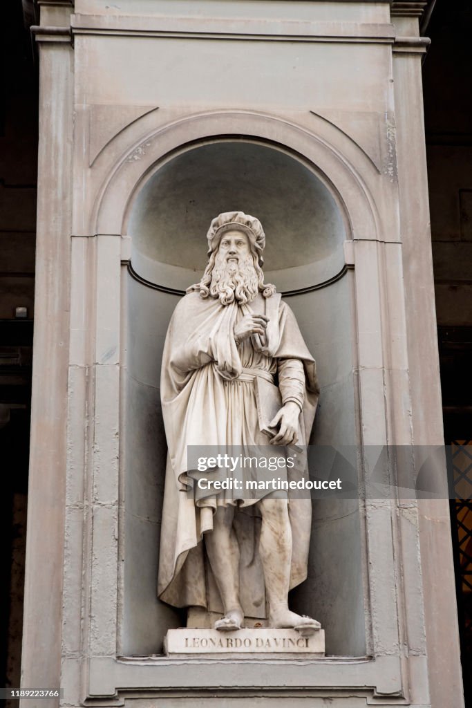 レオナルド・ダ・ヴィンチ像(フィレンツェ・イタリア)
