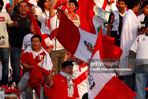 Peruvian fans cheer to their team during the soccer game against Peru as part of group C of 2011 Copa America at Malvinas Argentinas Stadium on July...