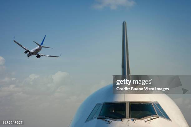 commercial jet taking off - boeing stock pictures, royalty-free photos & images