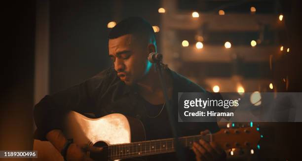 putting the strength of his vocals on full display - stars and strings 2019 stock pictures, royalty-free photos & images