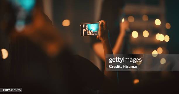 quiero capturar este evento especial - hand fan fotografías e imágenes de stock