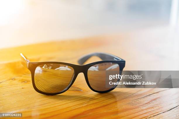 fashion sunglasses on wooden table - elegance is an attitude ストックフォトと画像