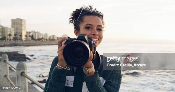 ojos como un obturador, mente como una lente - fotografar fotografías e imágenes de stock