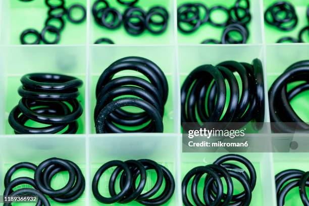 various black rubber sealing rings. rubber o rings, washers - plumbing products stock pictures, royalty-free photos & images