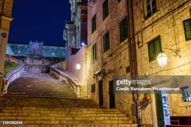 classic view of famous stradun, the street of the old town of dubrovnik, in beautiful morning twilight before sunrise at dawn in summer, dalmatia, croatia - dubrovnik old town stock pictures, royalty-free photos & images