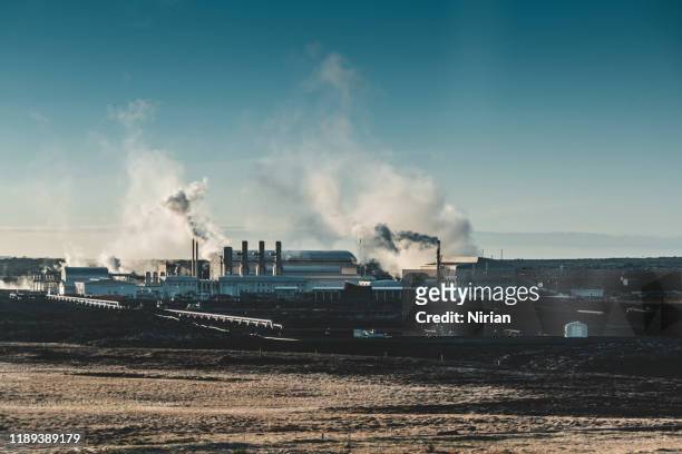 geothermische elektriciteitscentrale - silicaat stockfoto's en -beelden