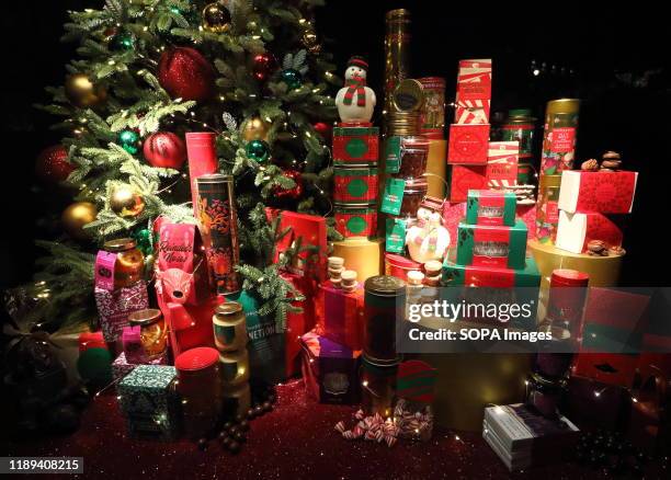 Window display decorated for the festive season. London's upmarket department store Fortnum & Mason in Piccadilly has been transformed into a giant...