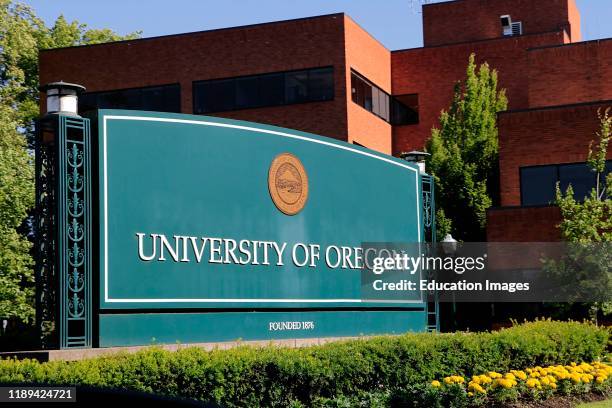 Main Entry Sign 1,671 University Of Oregon Campus Stock Photos, High-Res Pictures, and ...