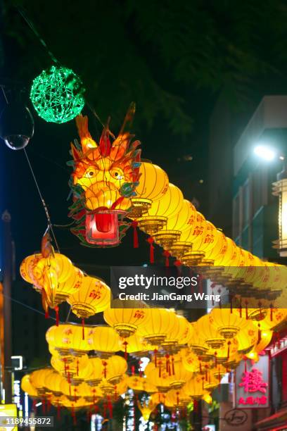 kinesiska nyåret 2020 dekoration lantern dragon - yokohama chinatown bildbanksfoton och bilder